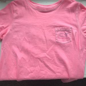 Hot pink Vineyard Vines t shirt